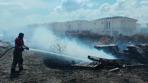 Silivri’de otluk alanda çıkan yangın söndürüldü