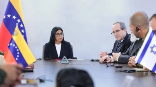 İran müttefiki Venezuela'da tarihi viraj