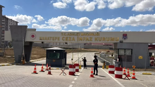 Cem Küçük ve Sinem Dedetaş, Çorlu'daki cezaevine konuldu