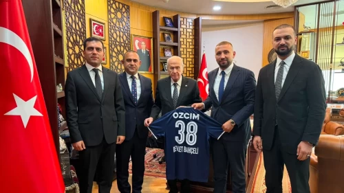 Erciyes 38 FK'dan MHP Lideri Devlet Bahçeli'ye özel forma! Şampiyonluk sözü dikkat çekti