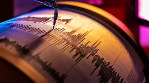 Endonezya'da 7,5 büyüklüğünde deprem