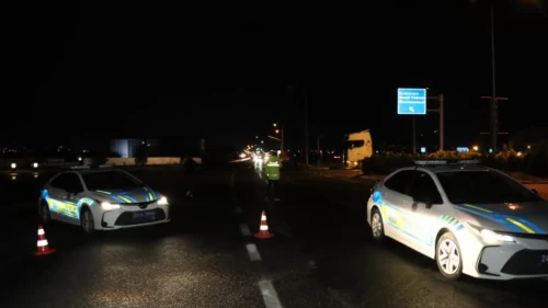 Erzincan-Sivas kara yolunda heyelan nedeniyle ulaşım durdu