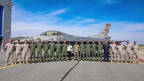 Türk F-16'ları NATO'da göreve başladı!
