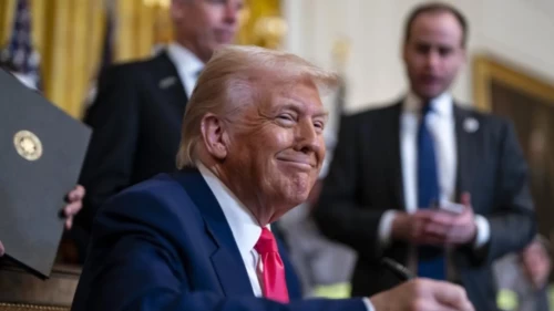 Trump, Venezuela'yı kara listeden çıkardı