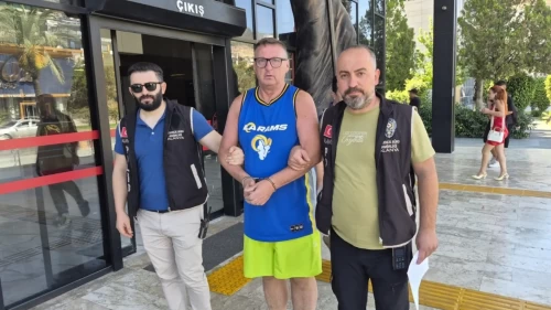 Otel lobisindeki Türk bayrağına tüküren İngiliz turist Stephen Kerr tutuklandı!