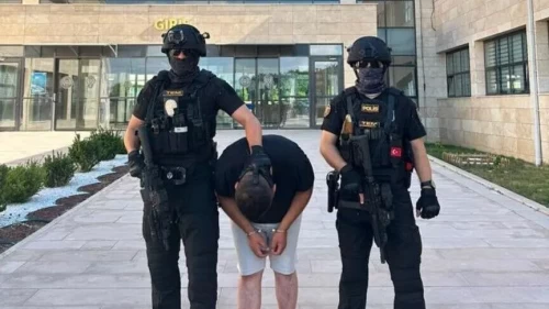 FETÖ'cü Burkay Karatepe'ye yardım eden 10 şüpheli yakalandı
