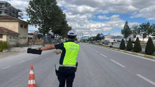 Kırmızı ışık ihlali yapan sürücülere dronlu denetim