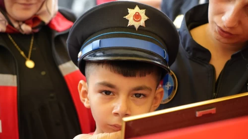 Şehit polisin oğlundan yürek burkan veda