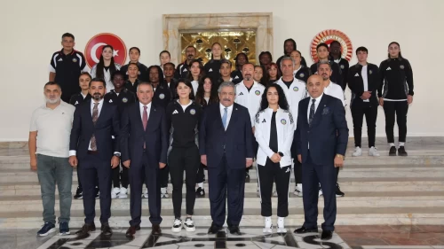 Yüksekova Spor Kulübü’nden MHP'li Feti Yıldız’a anlamlı ziyaret