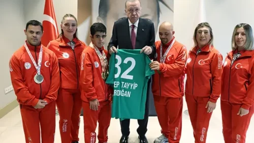 Cumhurbaşkanı Erdoğan, Türkiye Özel Sporcular Spor Federasyonu temsilcilerini kabul etti