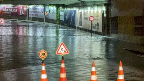 Zincirlikuyu alt geçidi sular altında kaldı