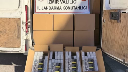 İzmir’de minibüsten 2 milyon 600 bin bandrolsüz makaron çıktı
