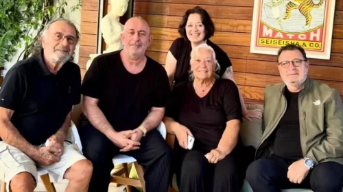 Taburcu olan Cem Yılmaz'dan ailesiyle ilk fotoğraf geldi!