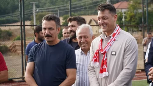 Mesut Özil yeni futbol akademisini duyurdu! 11-18 yaş arası gençlere fırsat