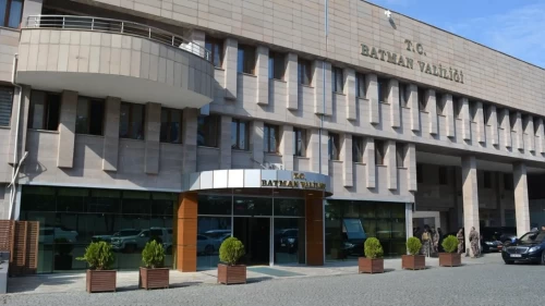 Gerginliğin nedeni Kürtçe değil komşu kavgası