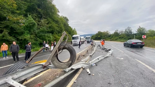 Araçlara makas atan tır trafiği felç etti!