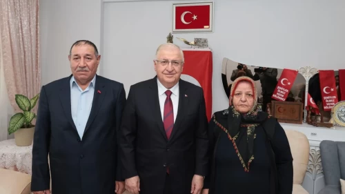 Bakan Güler, şehit Jandarma Er Emin Polat’ın ailesini ziyaret etti