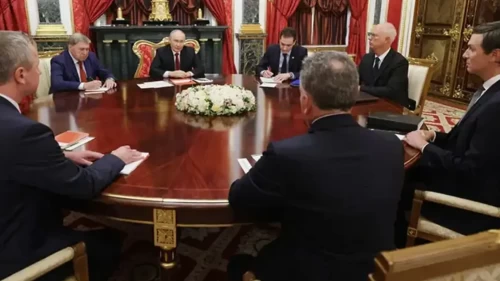 Putin ile Trump'ın temsilcileri arasındaki kritik görüşme sona erdi