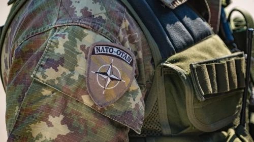 NATO üssünde flört uygulaması krizi