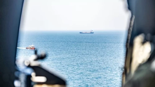 Hürmüz Boğazı’nda yük gemisi vuruldu!