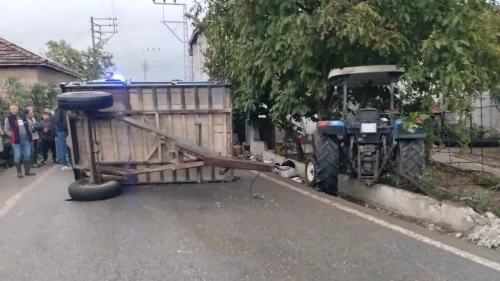 Balıkesir’de korkutan kaza! İşçileri taşıyan traktörün römorku devrildi, 23 kişi yaralandı