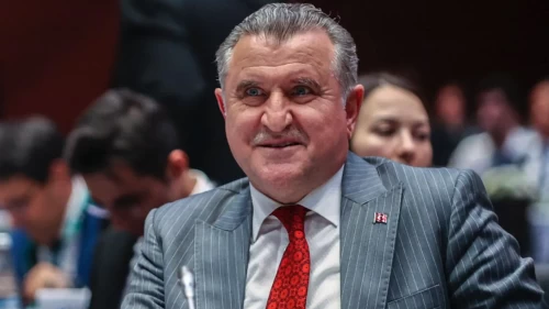 Bakan Bak'tan şampiyon Orhan Okulu'ya tebrik mesajı