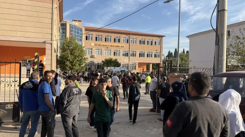 Turgutlu'da okul önünde silah ihbarı! Veliler çocuklarına ulaşmak için okula koştu