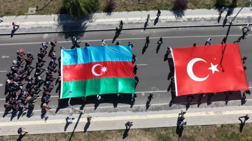 Kars’ta Karabağ şehitleri için ‘İki Devlet Tek Yürek’ yürüyüşü