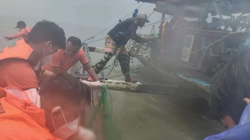Filipinler’de kısmen çöken köprüden nehre düşen araçta can kaybı