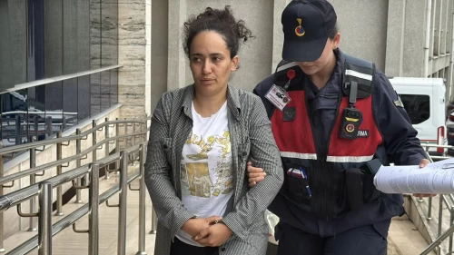 17 yaşındaki kızlarını zincirleyen anne ve baba gözaltında!