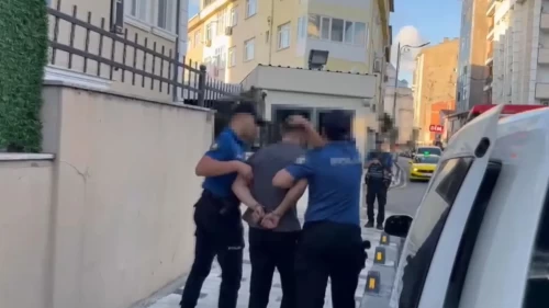 Şişli'de çevreye saldırgan hareketlerde bulunan şüpheli gözaltına alındı