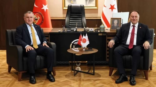 Bakan Bak, KKTC’de Meclis Başkanı Öztürkler ile bir araya geldi