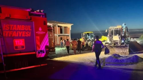 Büyükçekmece'de inşaat alanında toprak kayması: 1 kişi kurtarıldı, 1 kişinin arama çalışmaları sürüyor