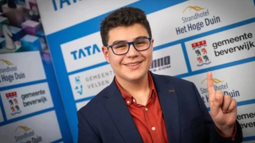 Yağız Kaan Erdoğmuş'a FIDE'den ödül