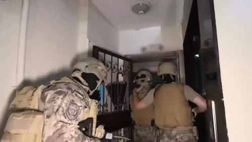 Kırmızı bültenle aranan uyuşturucu satıcısı İstanbul’da yakalandı