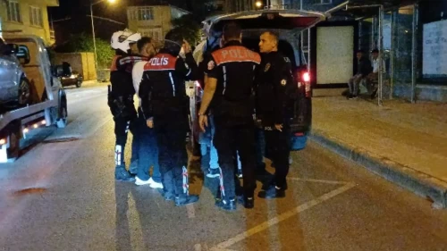 Çorum'da kiralık araçta uyuşturucu alarmı! 680 hap ve metamfetamin ele geçirildi