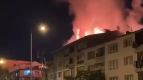 Ankara’da apartman çatısında yangın çıktı