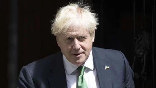 Boris Johnson ölümden döndü