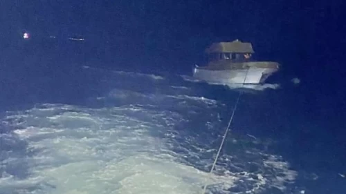 Çanakkale Boğazı’nda sürüklenen teknedeki 3 kişi kurtarıldı!