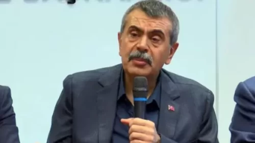 Türkiye Yüzyılı Buluşmaları’nda dikkat çeken anlar! Bakan Tekin Bağcılar’da vatandaşlarla buluştu