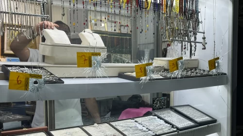 Gümüşçü dükkanına maskeli saldırı! Kurşun yağmuruna tuttu