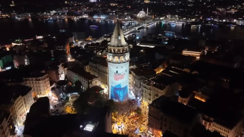 Galata Kulesi'nde dikkat çeken mesajlar!