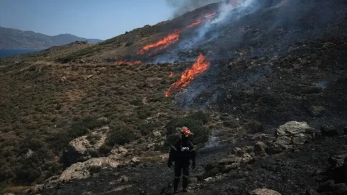 Yunanistan'da iki bölgede yangın çıktı: Havadan müdahale devam ediyor