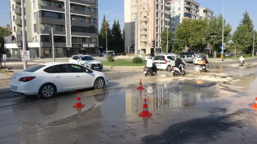 Adıyaman'da su hattı patladı