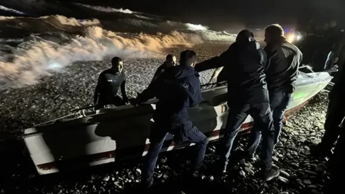 Tekne alabora oldu: 1 polis hayatını kaybetti, 1 polis aranıyor