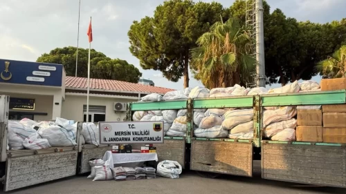 Mersin’de 50 milyon TL’lik kaçak giyim malzemesi ele geçirildi