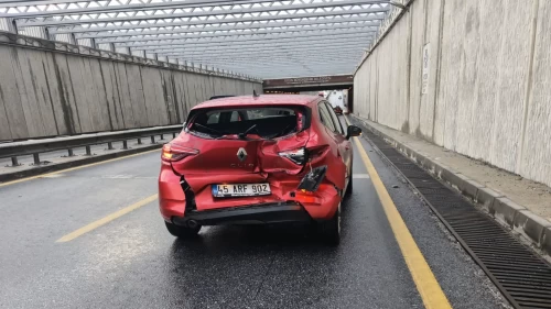 Aydın'da aniden bastıran sağanak trafiği kilitledi