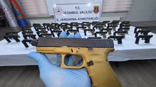 Eyüpsultan’da taksinin bagajından 108 tabanca çıktı