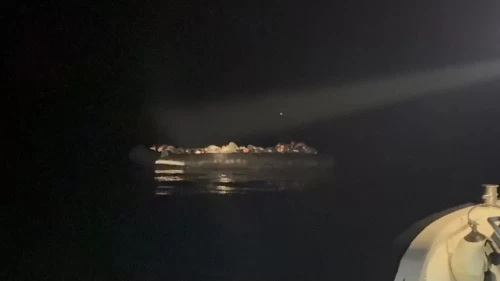 İzmir açıklarında operasyon: 55 düzensiz göçmen ve 4 organizatör yakalandı