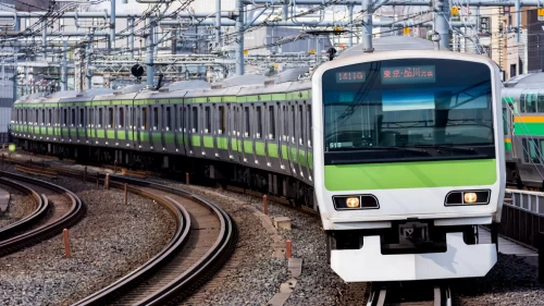 Tokyo’da şiddetli yağış tren seferlerini durdurdu